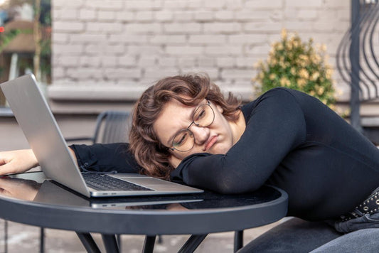 Sleep Anxiety vs Tiredness: How to Tell the Difference - Evening Serenity